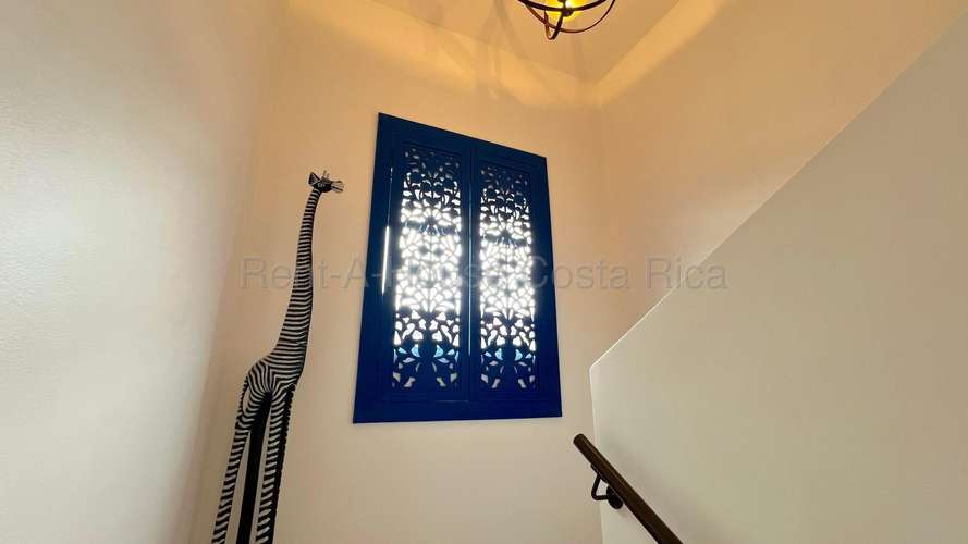 Casa en Alquiler con 2 habitaciones y amplio ático | Condominio en Bello Horizonte, Escazú. - Imagen 8
