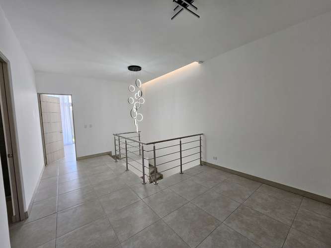 Guachipelín 3-10, vendo hermosa casa, LB, 3 hab, A/C, 2.5 baños, sala TV, terraza-patio, amenidades. - Imagen 8