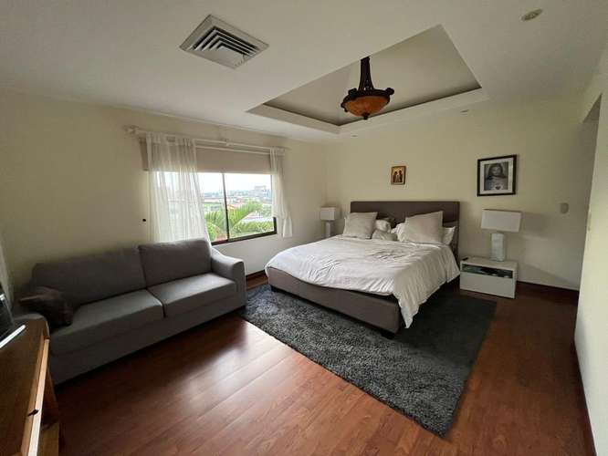 20994 - Casa en alquiler en Cerro Alto, Escazú | 3 habitaciones, jardín y seguridad 24/7 - Imagen 8