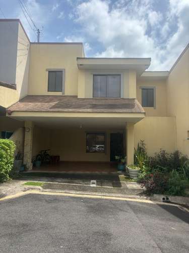 Alquiler de casa en Condominio