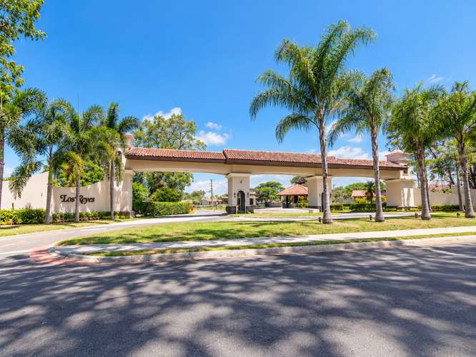Lote en Venta en exclusivo condominio Hacienda Los Reyes en La Guacima, Alajuela IP