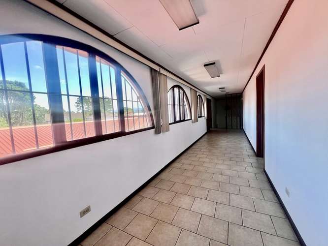 Alquiler de Casa para Oficinas o Comercio en Rohrmoser | 615 m² | 6 Parqueos | Cerca de Plaza Mayor - Imagen 17