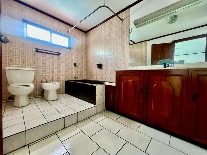 Alquiler de Casa para Oficinas o Comercio en Rohrmoser | 615 m² | 6 Parqueos | Cerca de Plaza Mayor - Imagen 13