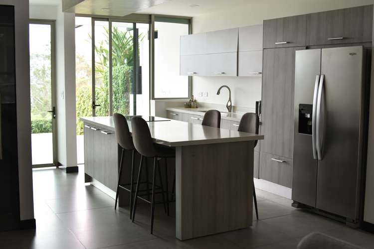 Casa Amoblada Con Una Vista Increible y Excellente Zona en Escazu! · San Antonio - Imagen 2