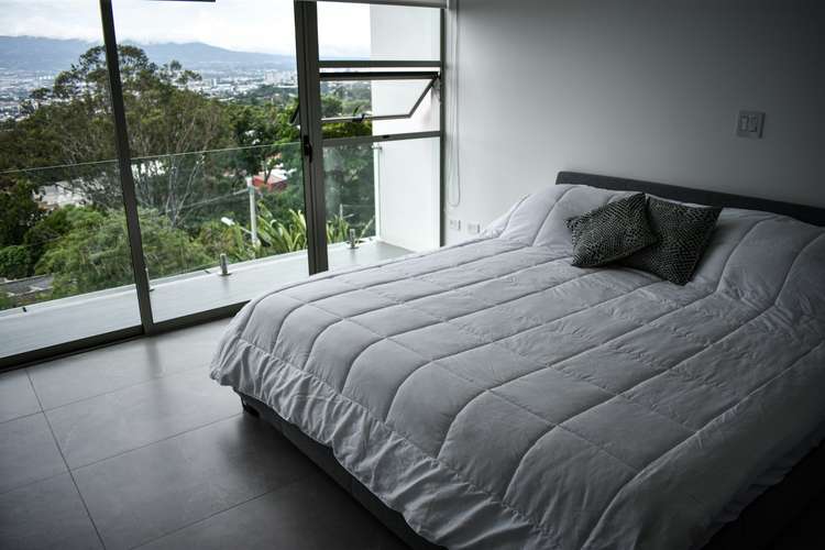 Casa Amoblada Con Una Vista Increible y Excellente Zona en Escazu! · San Antonio - Imagen 3