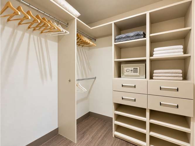 Alquiler de apartamento con jardín privado, céntrico - Imagen 12