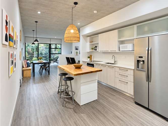 Alquiler de apartamento con jardín privado, céntrico - Imagen 2