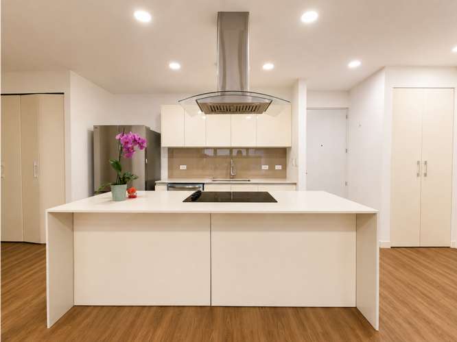 Apartamento en Escazu Village Amueblado con Bodega - Imagen 4