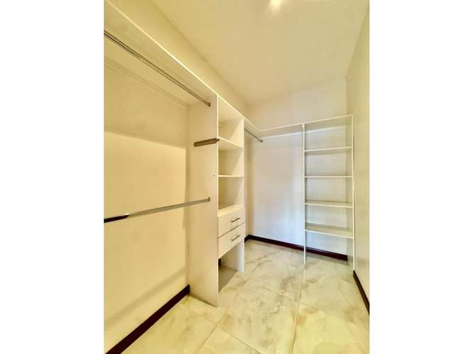 Lujoso apartamento amueblado cerca del cruce de Escazú - Imagen 6