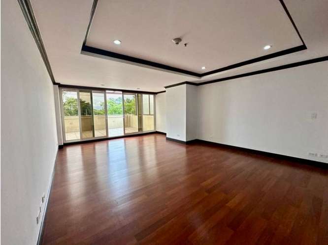 Elegante apartamento de 3 habitaciones, La Sabana (sin muebles)