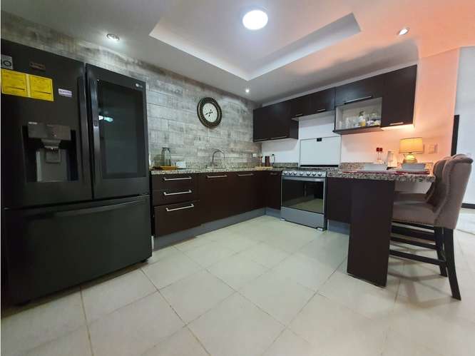 Town house familiar amueblado, Santa Ana ubicación céntrica - Imagen 7