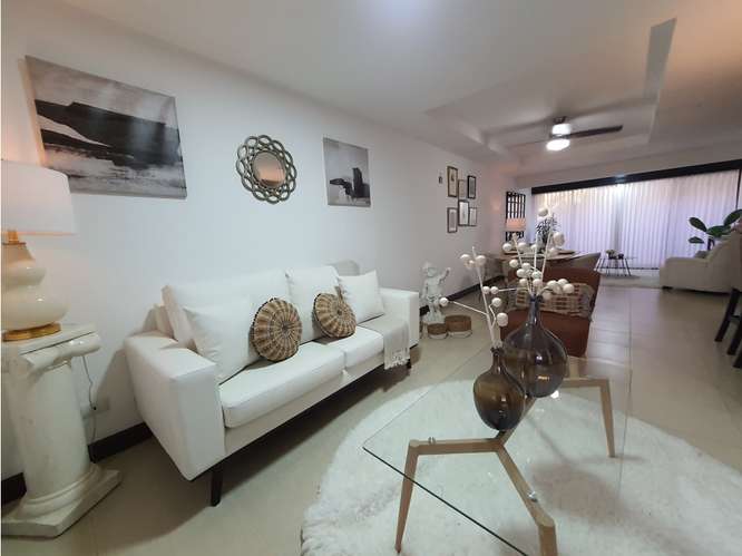 Town house familiar amueblado, Santa Ana ubicación céntrica - Imagen 4