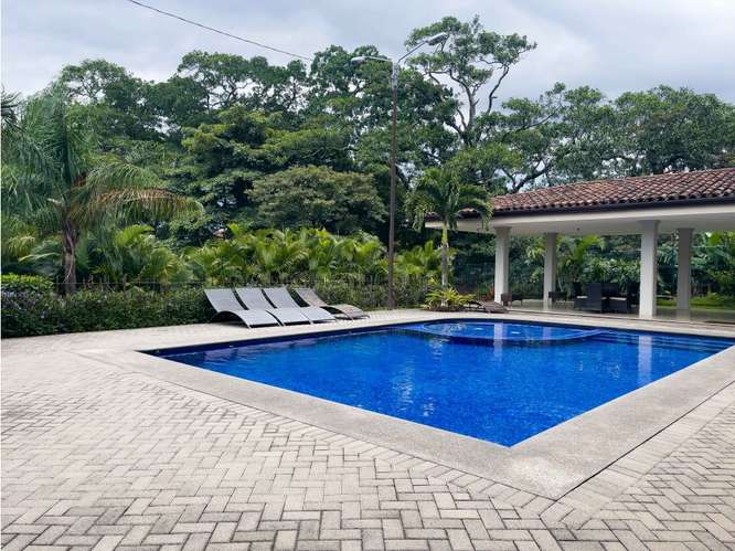 Town house familiar amueblado, Santa Ana ubicación céntrica - Imagen 17