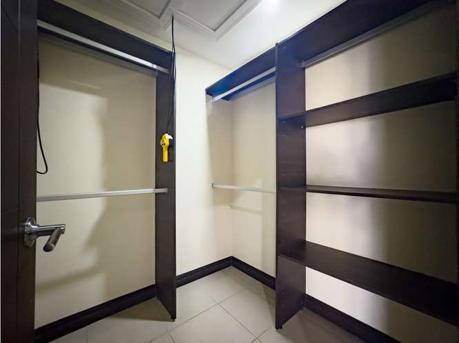 Moderna casa en condominio familiar, Escazú para inversión - Imagen 11