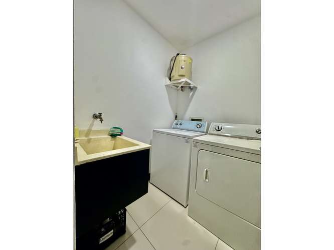 Apartamento amueblado en Montesol con acceso al jardín - Imagen 10