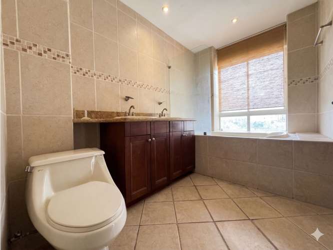 Amplio apartamento con hermosa vista en Bello Horizonte - Imagen 8