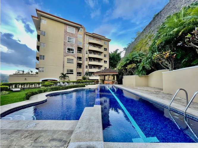 Amplio apartamento con hermosa vista en Bello Horizonte - Imagen 13