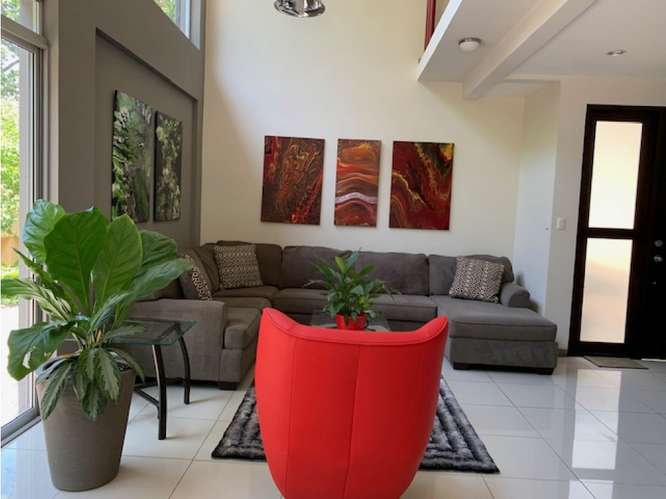 Moderna y Amplia casa Amueblada en Alquiler - Imagen 3