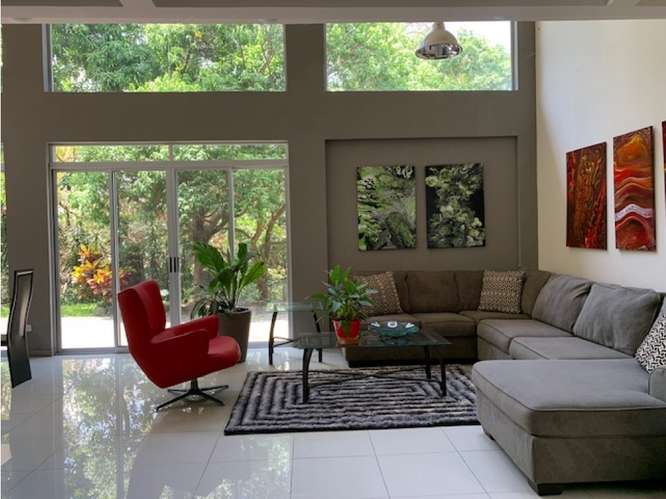 Moderna y Amplia casa Amueblada en Alquiler - Imagen 4