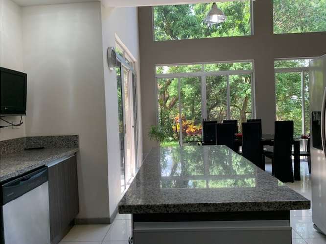 Moderna y Amplia casa Amueblada en Alquiler - Imagen 12