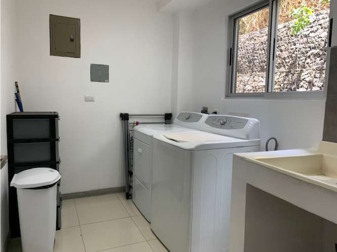 Moderna y Amplia casa Amueblada en Alquiler - Imagen 18