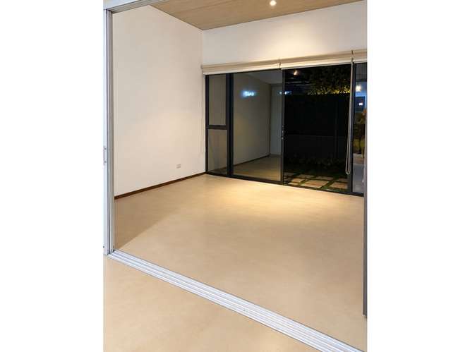 Alquiler con patio privado y línea blanca en Brasil de Santa Ana - Imagen 3
