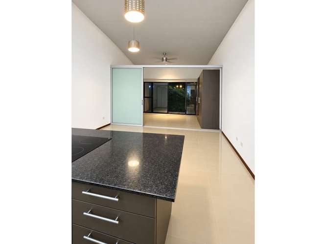 Alquiler con patio privado y línea blanca en Brasil de Santa Ana - Imagen 4