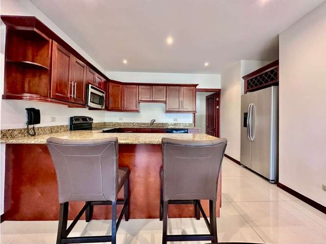 Amplio apartamento amueblado con terraza en Bello Horizonte - Imagen 7