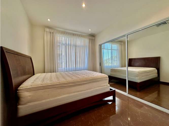 Amplio apartamento amueblado con terraza en Bello Horizonte - Imagen 14