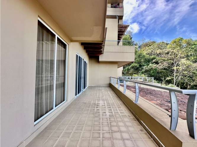 Amplio apartamento amueblado con terraza en Bello Horizonte - Imagen 5