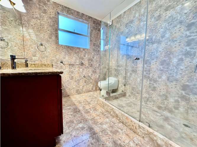 Amplio apartamento amueblado con terraza en Bello Horizonte - Imagen 13