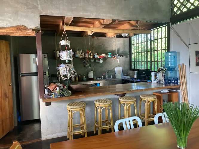 Casa de dos dormitorios y estudio en Santa Teresa a 500mts de la playa. - Imagen 4