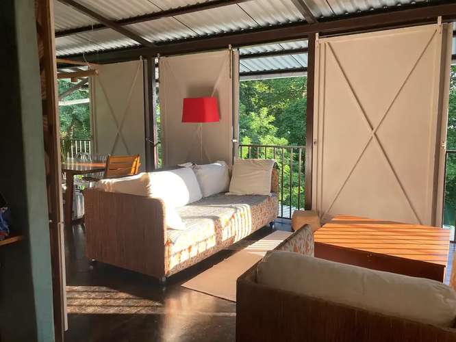 Casa de dos dormitorios y estudio en Santa Teresa a 500mts de la playa. - Imagen 2