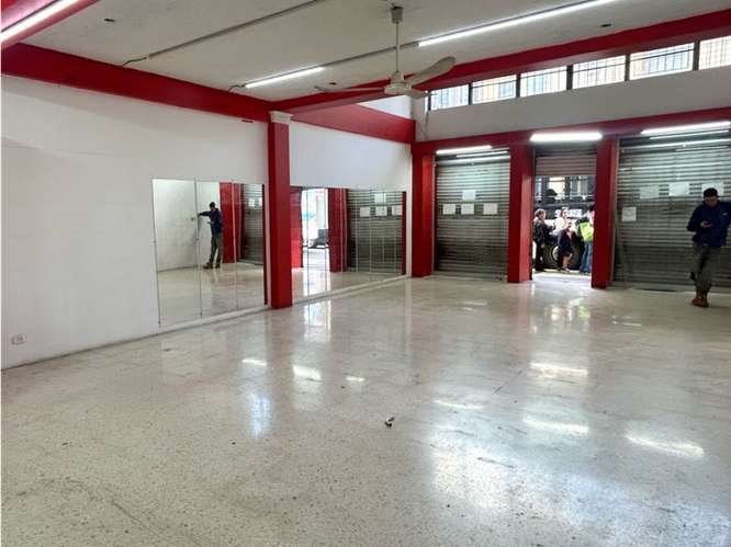 Oportunidad! Local en la Avenida Central de San José Centro