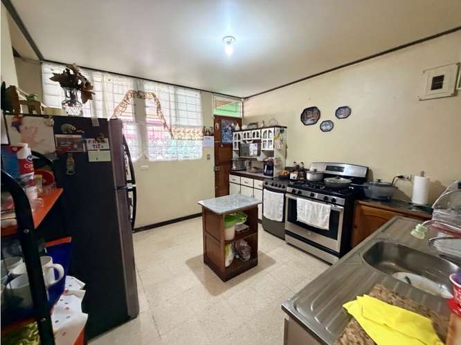 Venta de propiedad con dos casas. Muy céntrica - Imagen 2