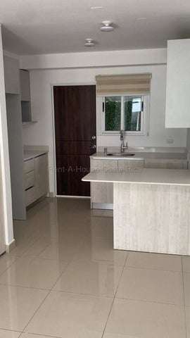 Venta de Apartamento en Flores-San Joaquín. 