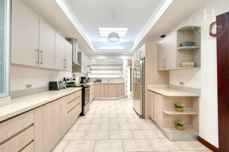 Se Vende Amplia Casa de Una Planta de 684 m² en Sabanilla de Montes de Oca NJA1441DM