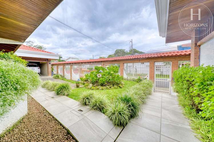 Se Vende Amplia Casa de Una Planta de 684 m² en Sabanilla de Montes de Oca NJA1441DM