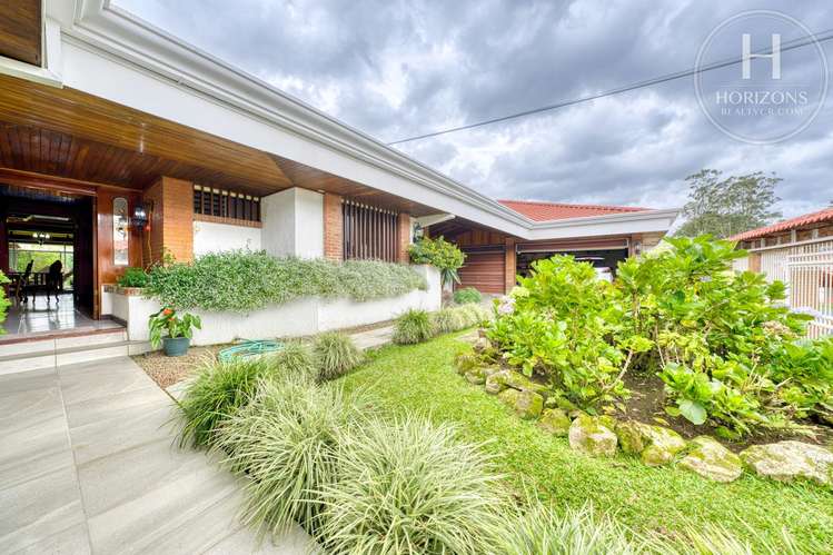 Se Vende Amplia Casa de Una Planta de 684 m² en Sabanilla de Montes de Oca NJA1441DM