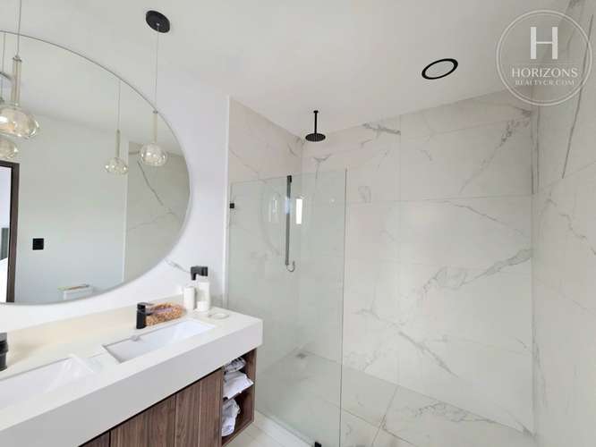 Se Vende Casa de 3 Niveles en Condominio NAIA Guachipelín 3 Habitaciones NJA1453JB-V - Imagen 11