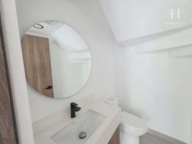 Se Vende Casa de 3 Niveles en Condominio NAIA Guachipelín 3 Habitaciones NJA1453JB-V - Imagen 7