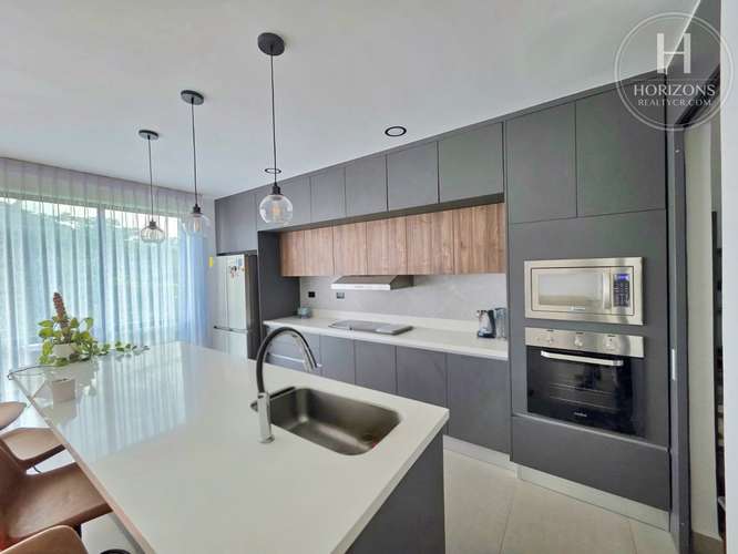 Se Vende Casa de 3 Niveles en Condominio NAIA Guachipelín 3 Habitaciones NJA1453JB-V - Imagen 8