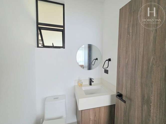 Se Vende Casa de 3 Niveles en Condominio NAIA Guachipelín 3 Habitaciones NJA1453JB-V - Imagen 4