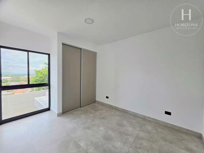 Se Vende Casa de 3 Niveles en Condominio NAIA Guachipelín 3 Habitaciones NJA1453JB-V - Imagen 12
