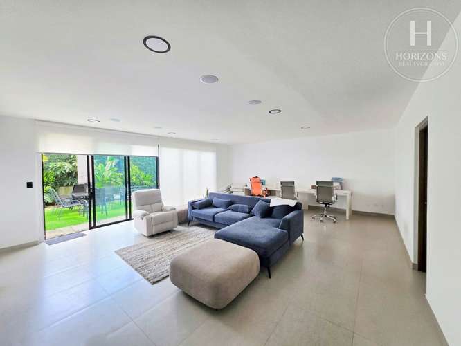 Se Vende Casa de 3 Niveles en Condominio NAIA Guachipelín 3 Habitaciones NJA1453JB-V - Imagen 2