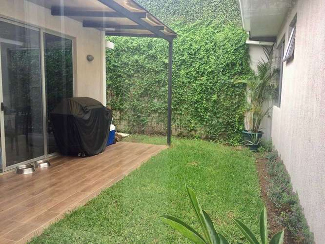 ALQUILER DE CASA DE UN PISO EN CONDO EN BRASIL SANTA ANA - Imagen 8