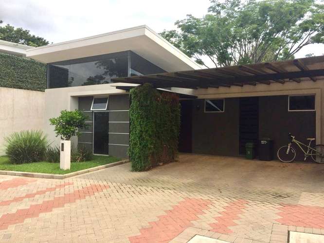 ALQUILER DE CASA DE UN PISO EN CONDO EN BRASIL SANTA ANA - Imagen 4