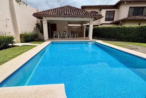 Venta de Casa de 2 Niveles en Condominio Montemar en Loma Real, Guachipelín, Escazú - Imagen 16