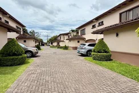 Venta de Casa de 2 Niveles en Condominio Montemar en Loma Real, Guachipelín, Escazú - Imagen 15
