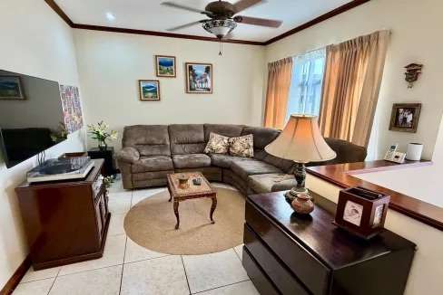 Venta de Casa de 2 Niveles en Condominio Montemar en Loma Real, Guachipelín, Escazú - Imagen 10